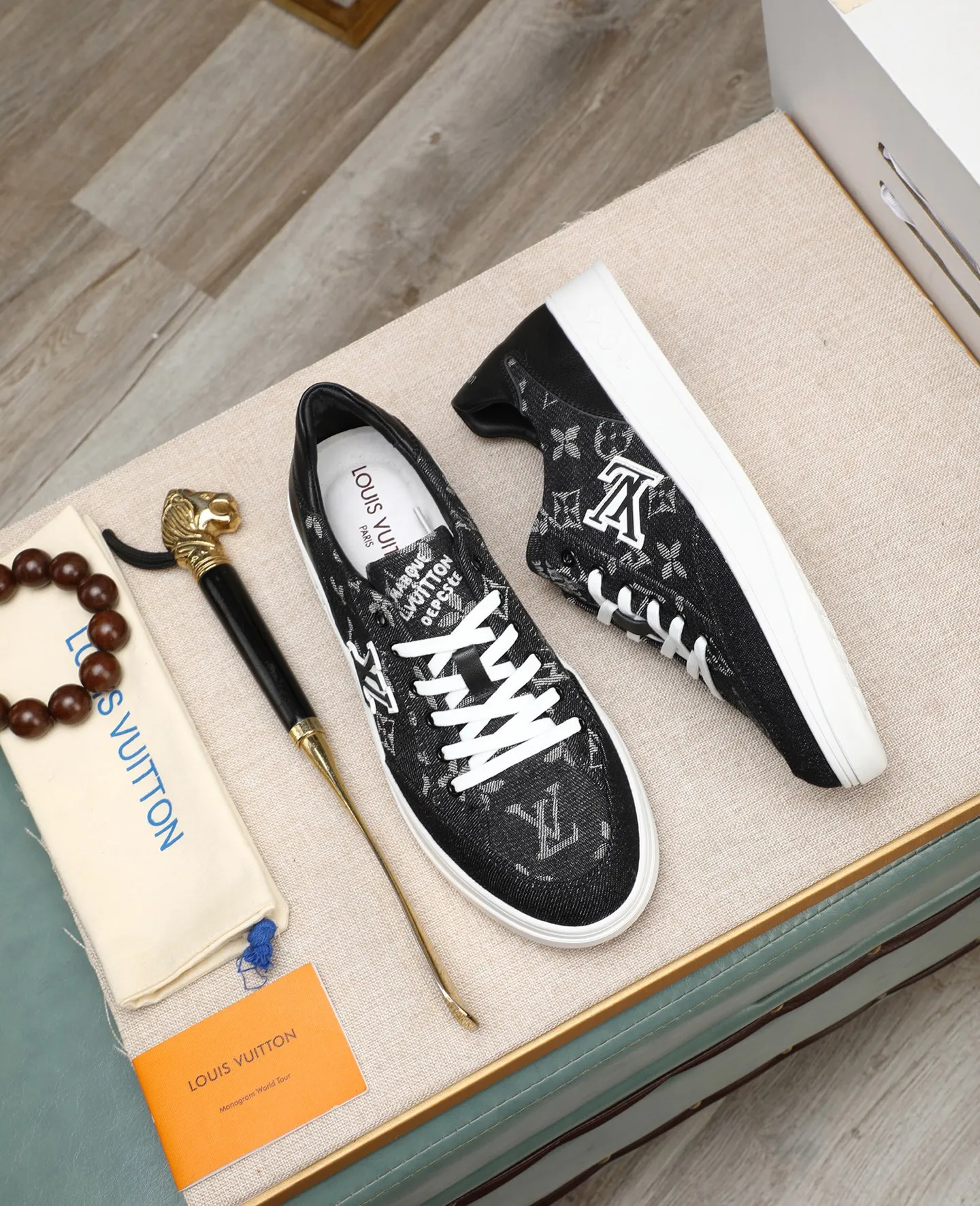 Men's shoes 💰440 📛📛【LOUIS VUITTON】Louis Vuitton’s 2025 official website synchronized new products👟Milan fashion catwalk style🇰🇾🇰🇾LV family logo, big coffee style, a must-have for fashionistas⚠️First layer calfskin➕Genuine leather lining➕Official website original version special outsole👞Number 38-44